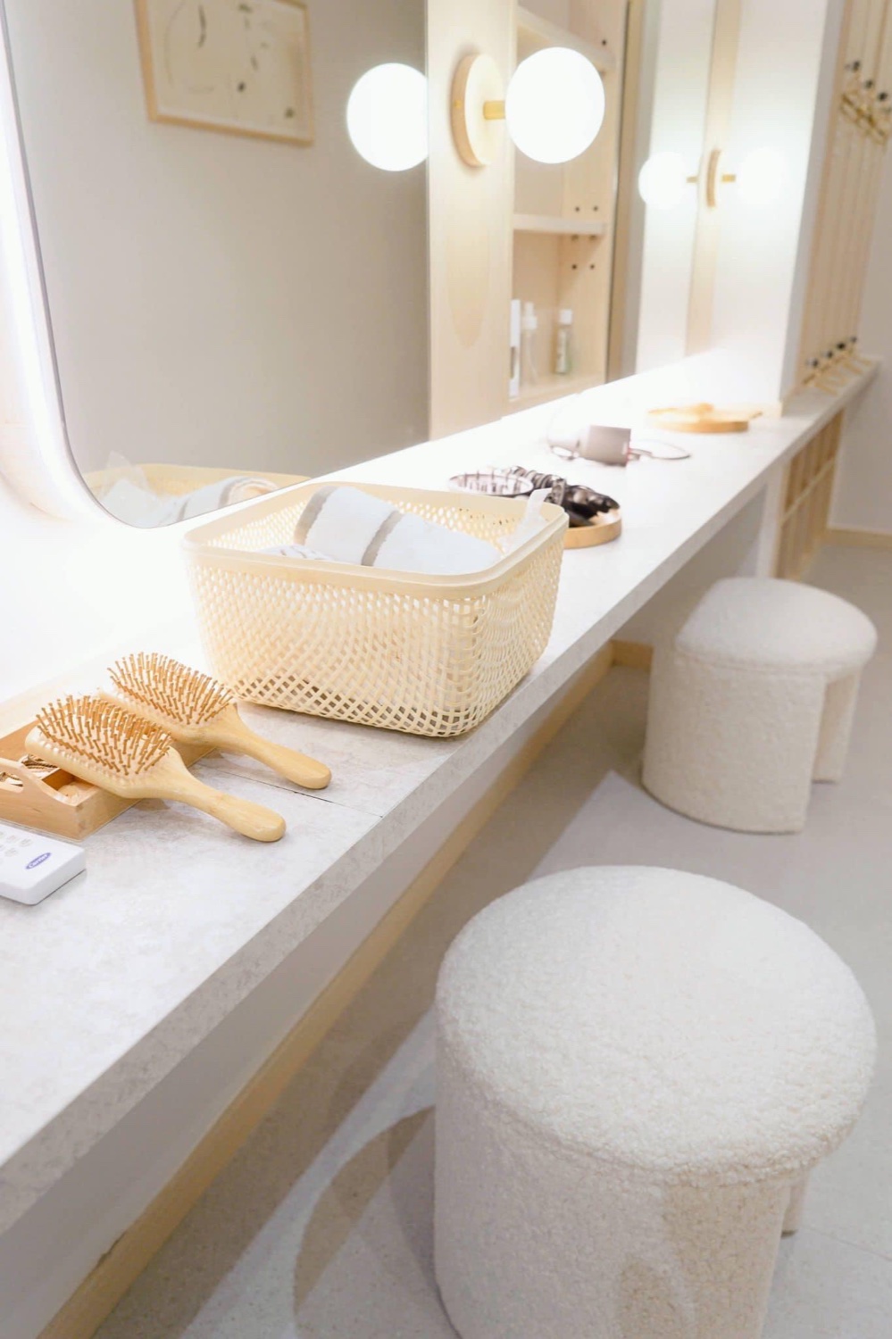 Pelax Home vanity details